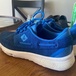 Men’s sperry shoes fit like a 10